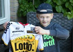 Normal_het_gesigneerde_lotto-jumbo_shirt