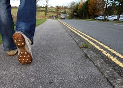 Normal_lopen__wandelen__stoep__troittoir__wandelpad